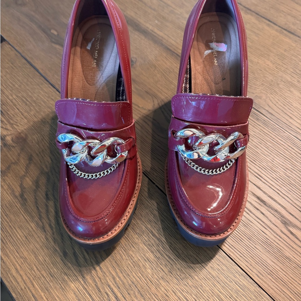 Elegant Burgundy Loafers with Chain Detail - Antonio Melani